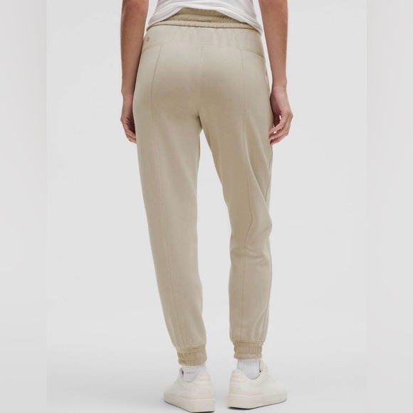 Lululemonđź’ŽBrushed Softstreme High-Rise Jogger Riverstone Tan Sz 4 Retail $128 - Picture 2 of 11